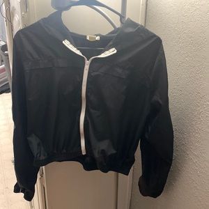 Cropped WindBreaker from FASHION NOVA. Worn once. Don’t like it anymore. $10 OBO